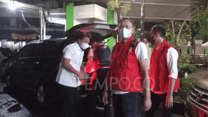 Sub Direktorat 1 Direktorat Tindak Pidana Korupsi (Dittipidkor) saat melakukan penggeledahan di kantor ESDM. Foto: msn.com/ tempo.co 