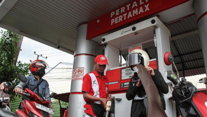 Aktivitas pengisian BBM di salah satu SPBU. Foto: msn.com 