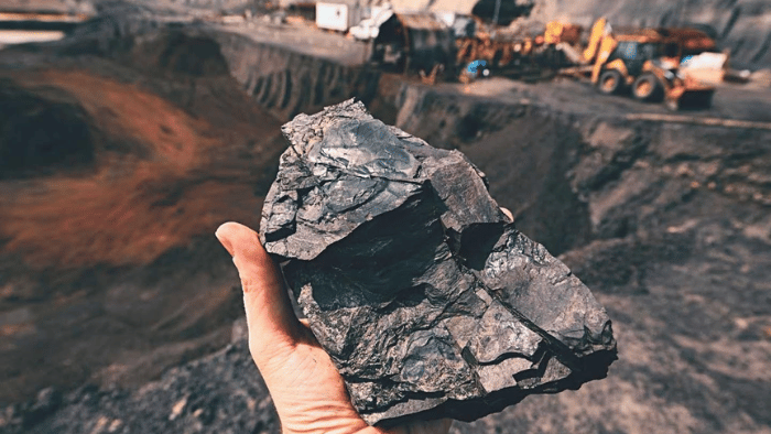 Batu bara dari hasil pertambangan. Foto: ligaasuransi.com